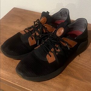 OluKai Men's Black and Tan Sneakers